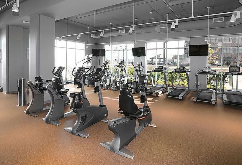 Отель Holiday Inn And Suites East Peoria, An Ihg