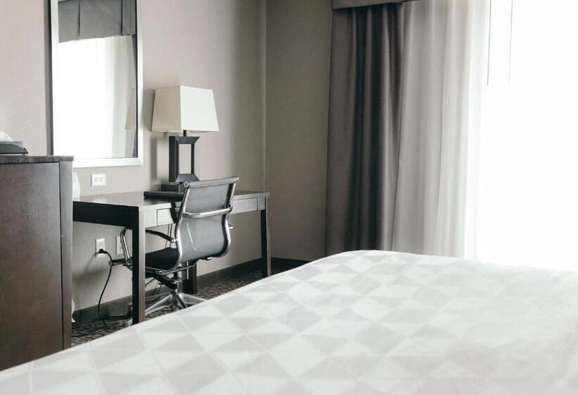 Отель Holiday Inn And Suites East Peoria, An Ihg