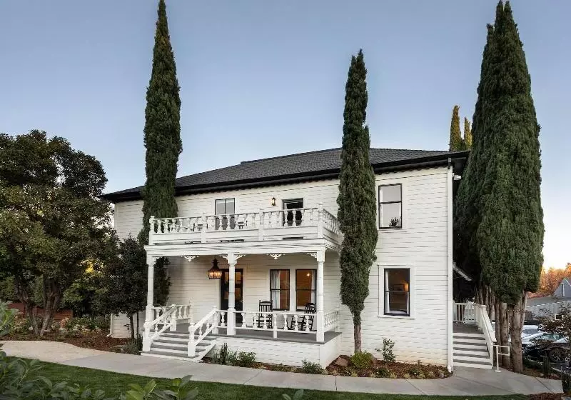 בית מלון כפרי The Holbrooke