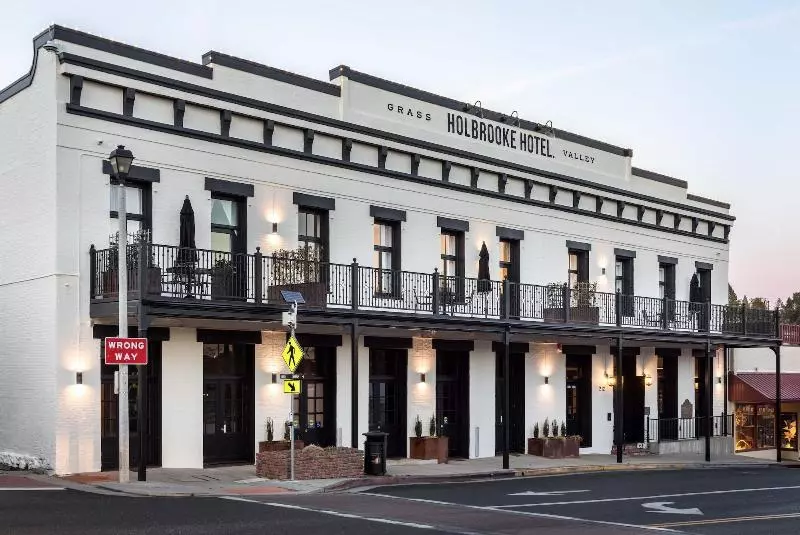 בית מלון כפרי The Holbrooke