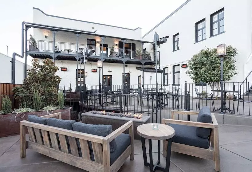 בית מלון כפרי The Holbrooke