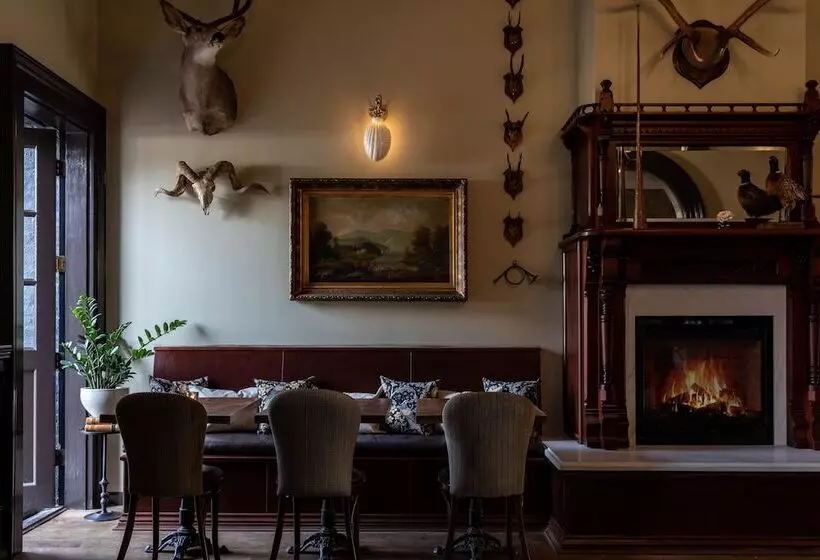 בית מלון כפרי The Holbrooke