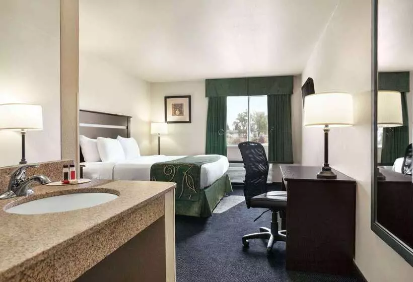 ホテル Travelodge By Wyndham Mcalester