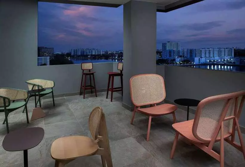 ホテル Home2 Suites By Hilton Miami Airport South Blue Lagoon