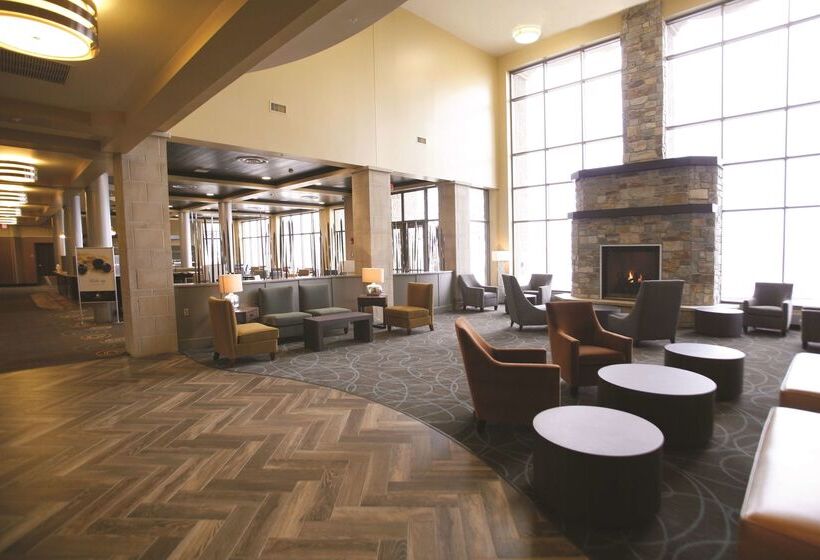 DoubleTree by Hilton Hotel Bemidji