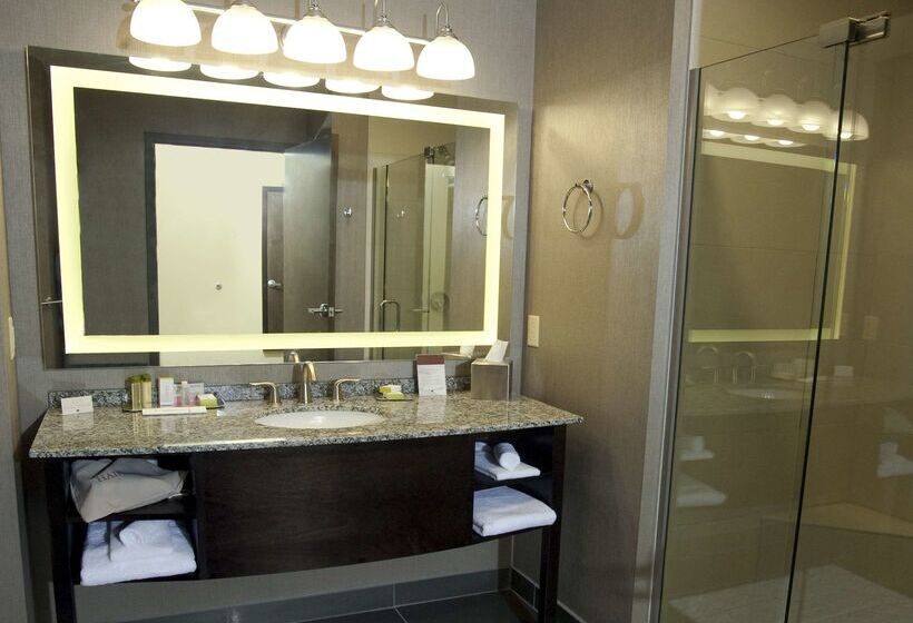 DoubleTree by Hilton Hotel Bemidji