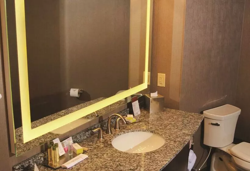 DoubleTree by Hilton Hotel Bemidji