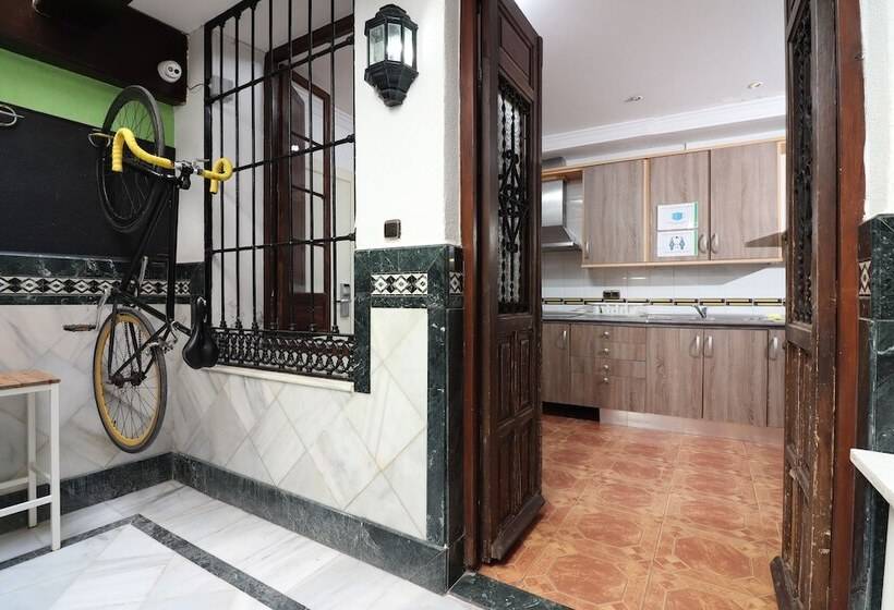 Feel Hostels City Center