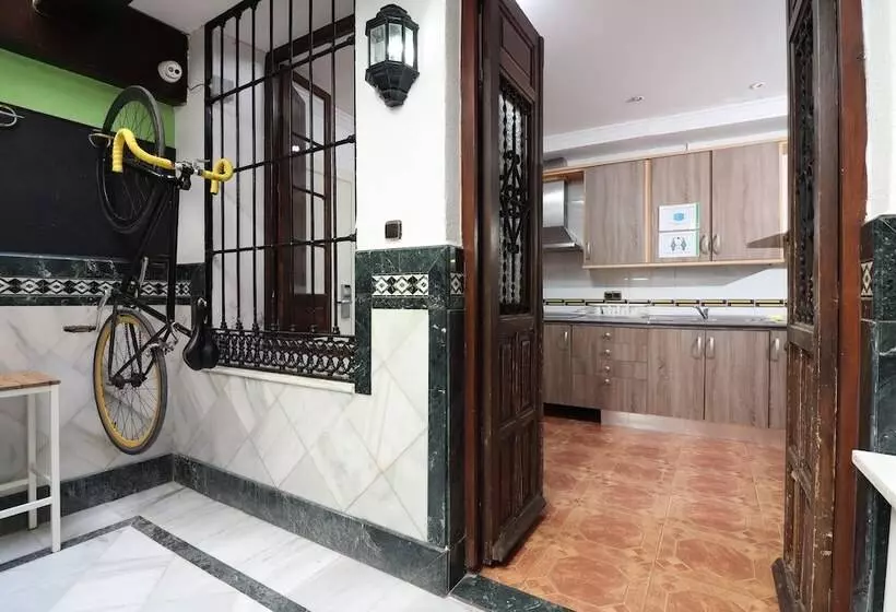 Feel Hostels City Center