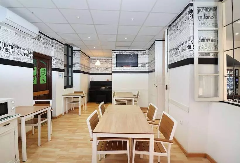 Feel Hostels City Center