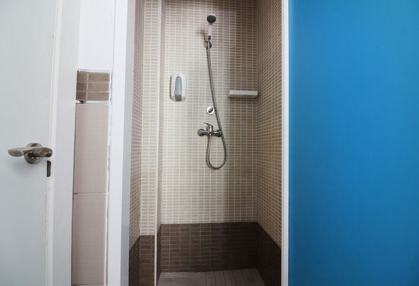 Feel Hostels City Center