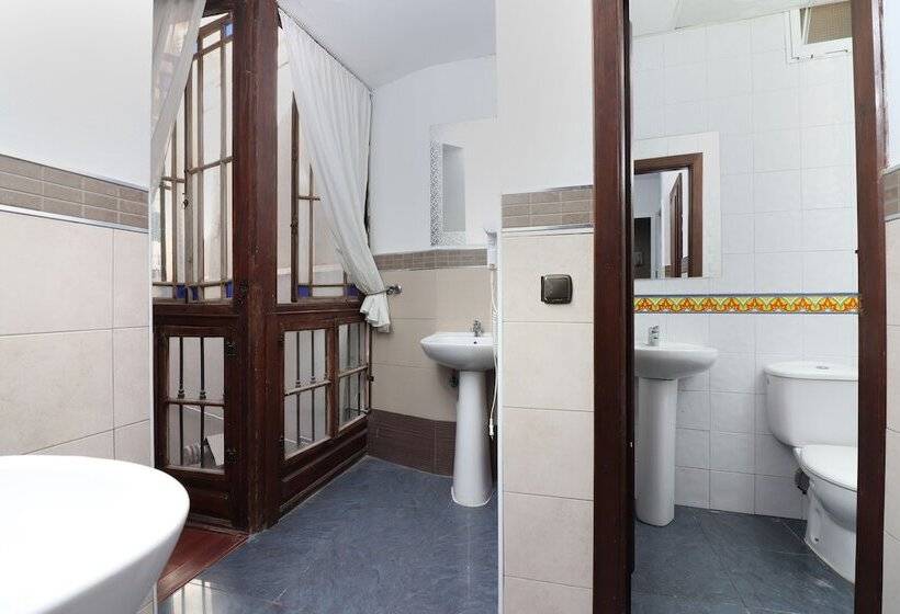 Feel Hostels City Center