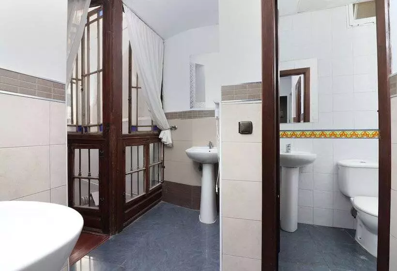 Feel Hostels City Center