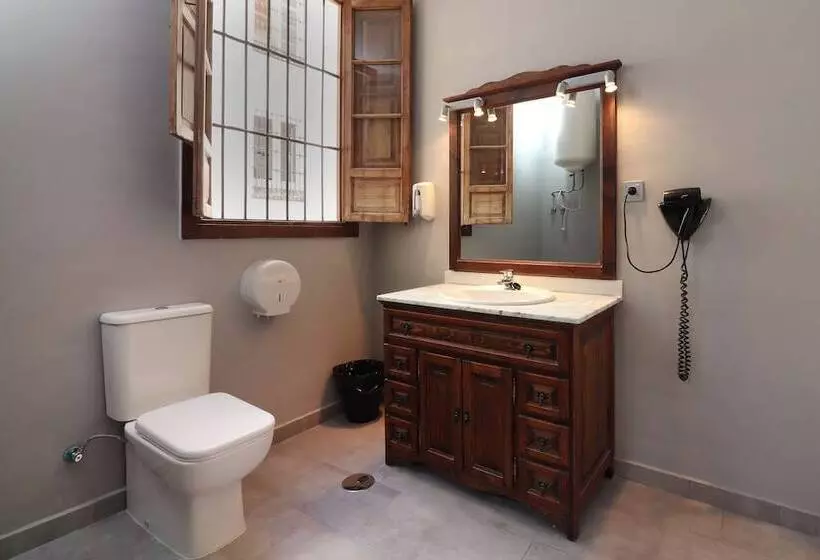 Feel Hostels City Center