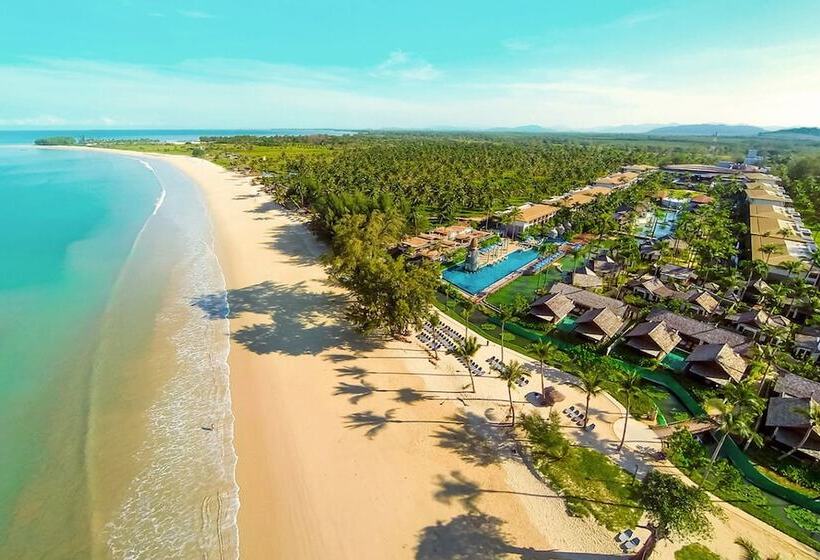 Graceland Khaolak Beachfront Resort
