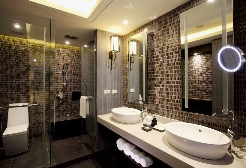 Graceland Khaolak Beachfront Resort