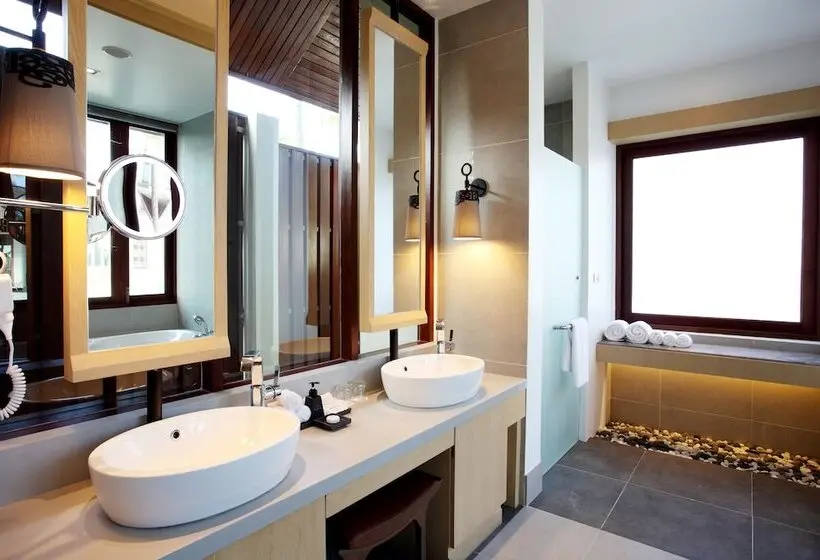 Graceland Khaolak Beachfront Resort