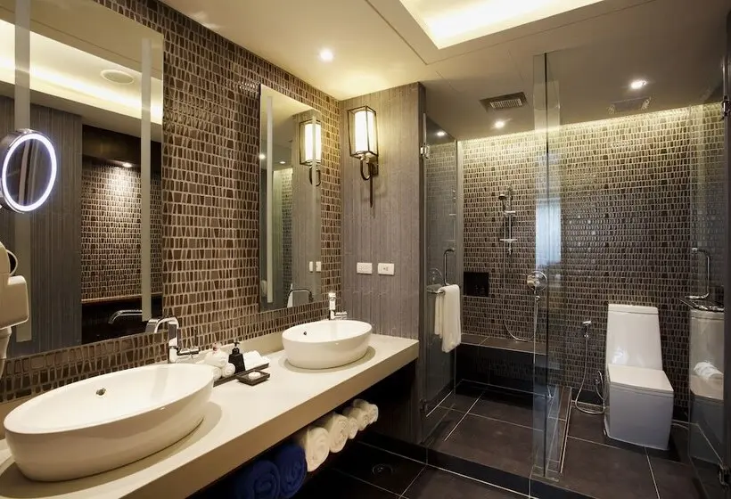 Graceland Khaolak Beachfront Resort