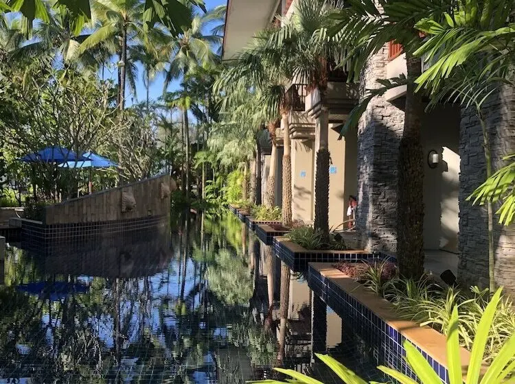 Graceland Khaolak Beachfront Resort