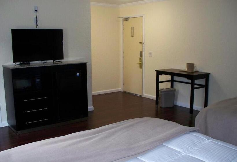 호텔 Budget Inn & Suites