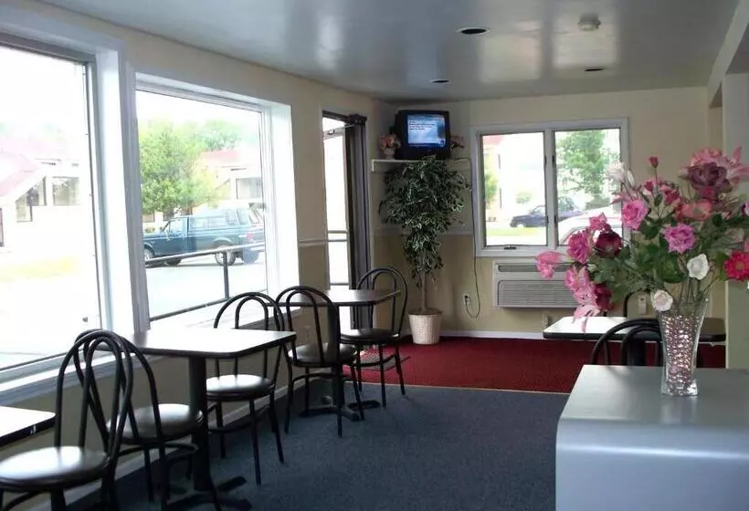 בית מלון כפרי Budget Inn & Suites