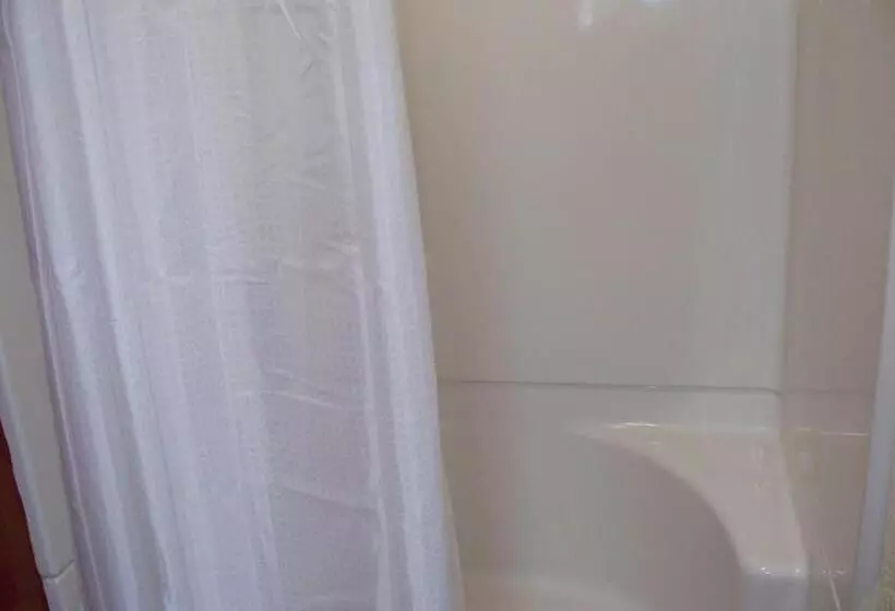 בית מלון כפרי Budget Inn & Suites