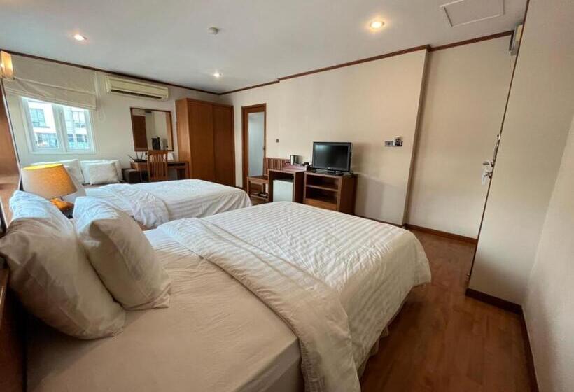 ホテル Jhouse Thonglor