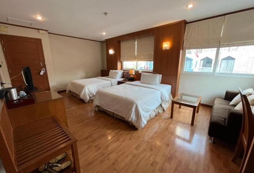 ホテル Jhouse Thonglor