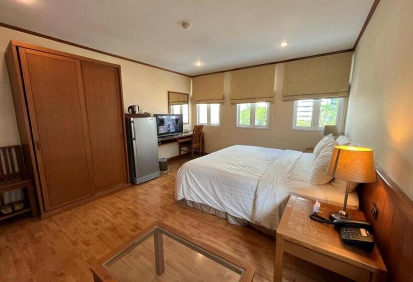 ホテル Jhouse Thonglor