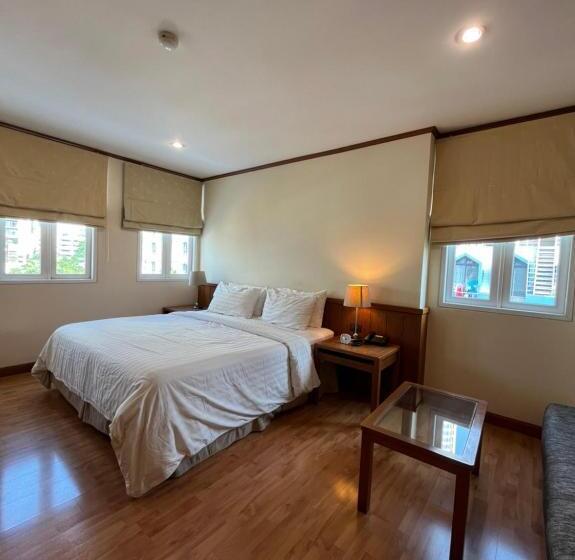 ホテル Jhouse Thonglor