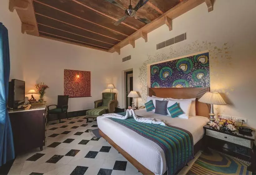 호텔 Ramada by Wyndham Udaipur Resort & Spa