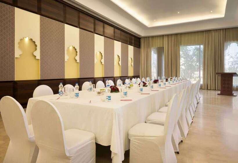 בית מלון כפרי Ramada by Wyndham Udaipur Resort & Spa