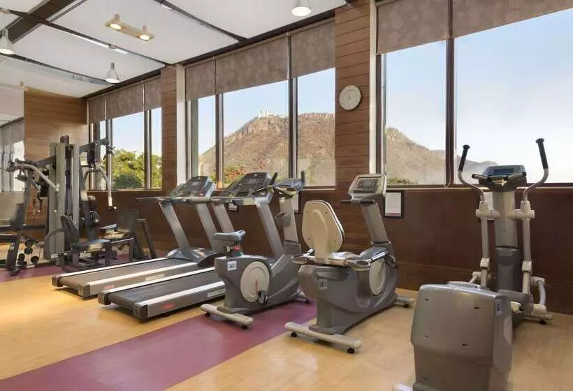 호텔 Ramada by Wyndham Udaipur Resort & Spa