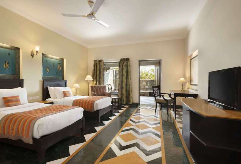 בית מלון כפרי Ramada by Wyndham Udaipur Resort & Spa