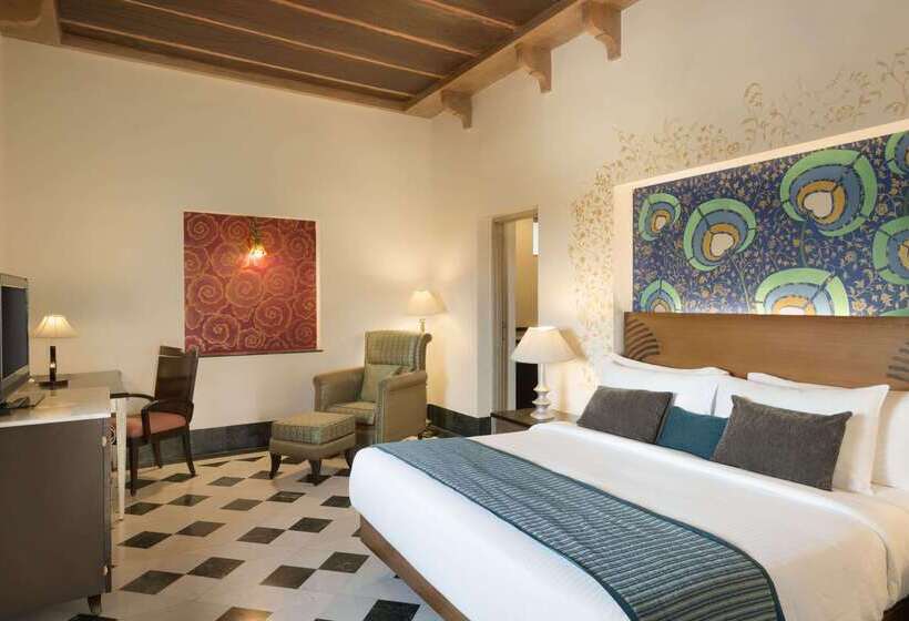 בית מלון כפרי Ramada by Wyndham Udaipur Resort & Spa