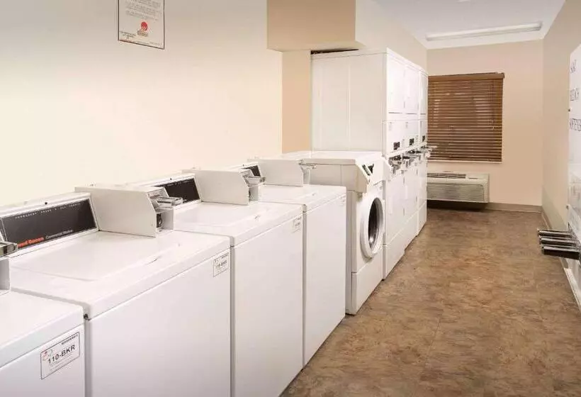 Отель Woodspring Suites San Antonio North Live Oak I35