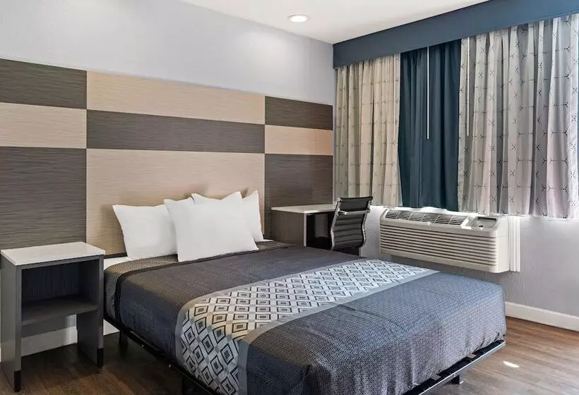 モーテル Bay Breeze Inn