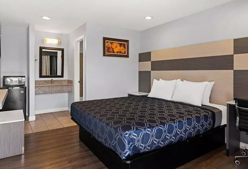 モーテル Bay Breeze Inn