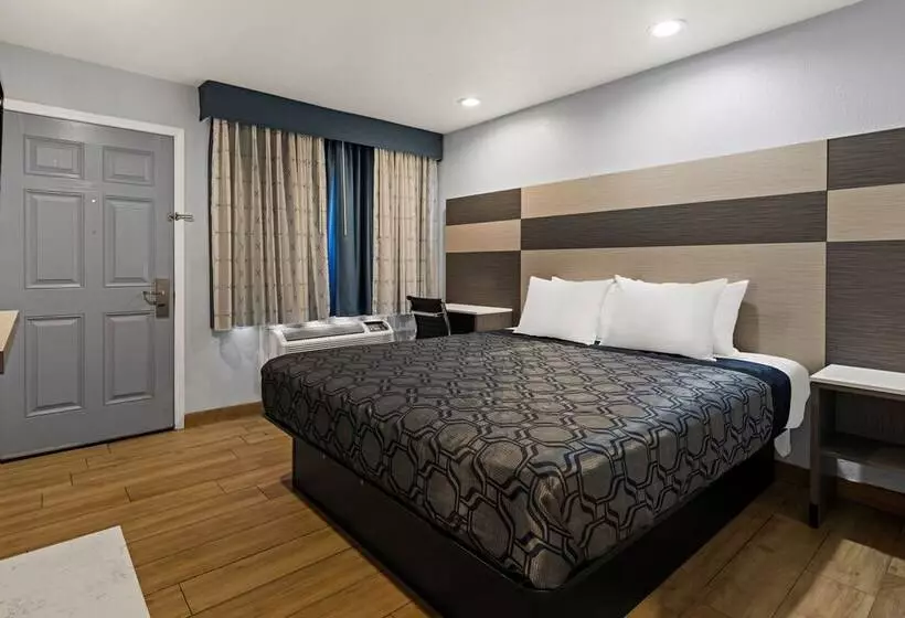 モーテル Bay Breeze Inn