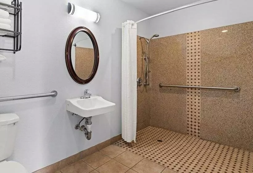 モーテル Bay Breeze Inn