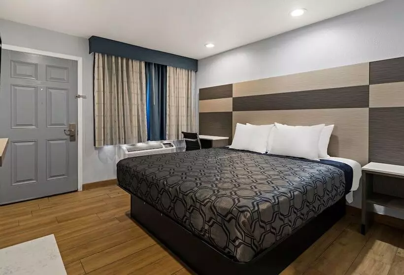 モーテル Bay Breeze Inn