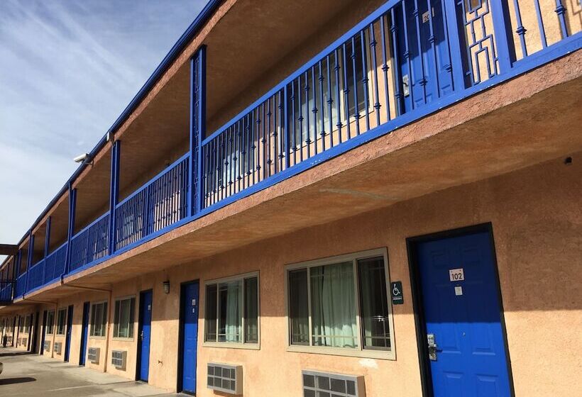 فندق على الطريق Budget Inn