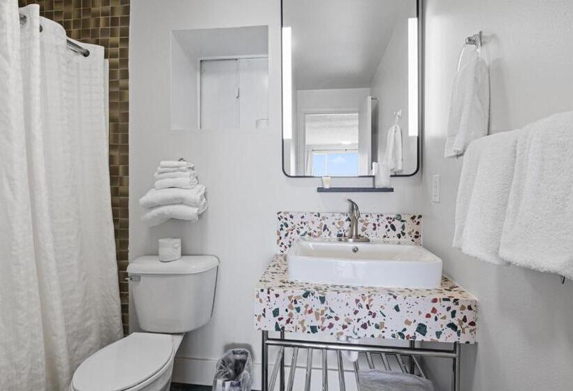 מוטל Seagull Beachfront Inn