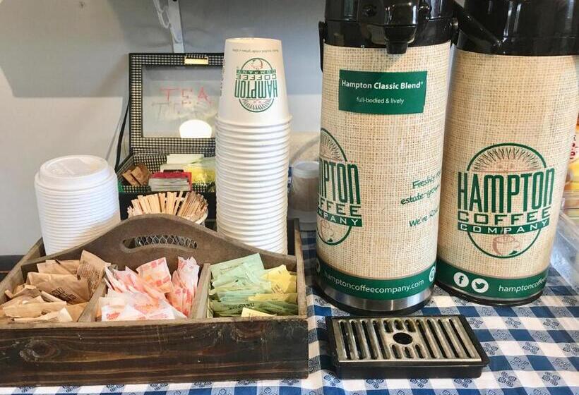 מוטל Shorewood Inn