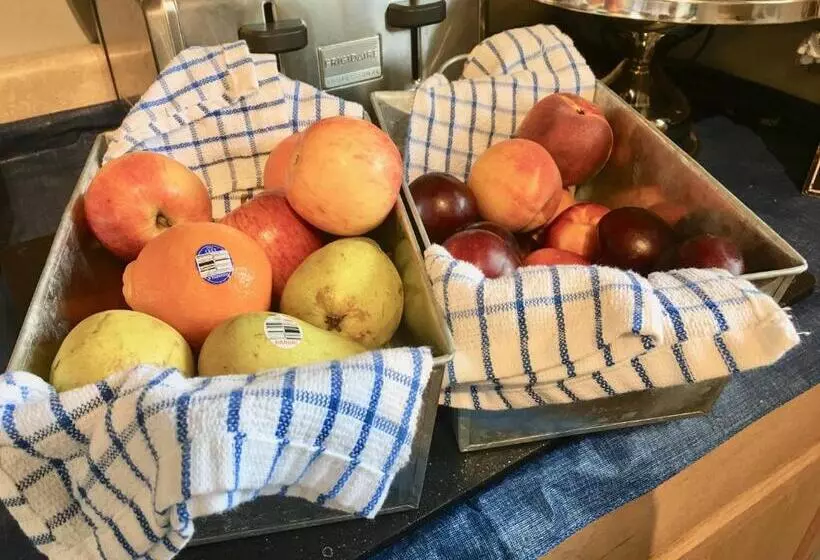 モーテル Shorewood Inn