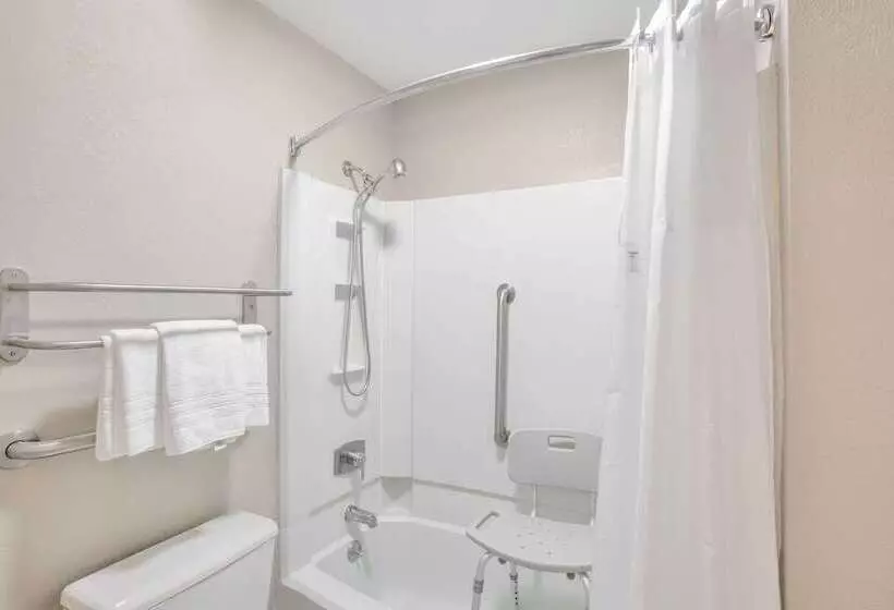 מוטל Super 8 By Wyndham Brinkley