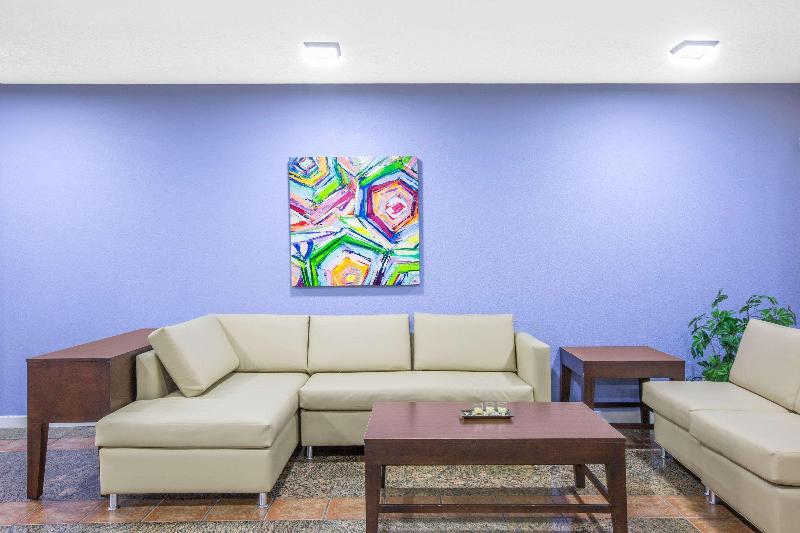 فندق على الطريق Super 8 By Wyndham Brinkley