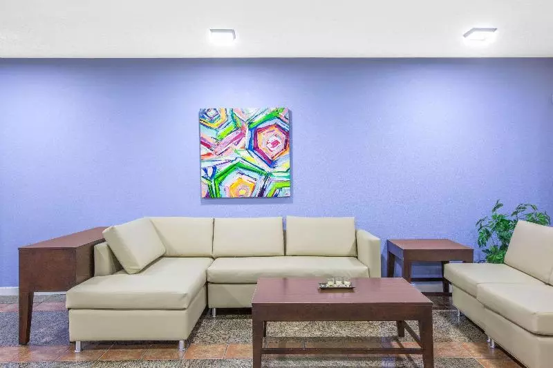 מוטל Super 8 By Wyndham Brinkley