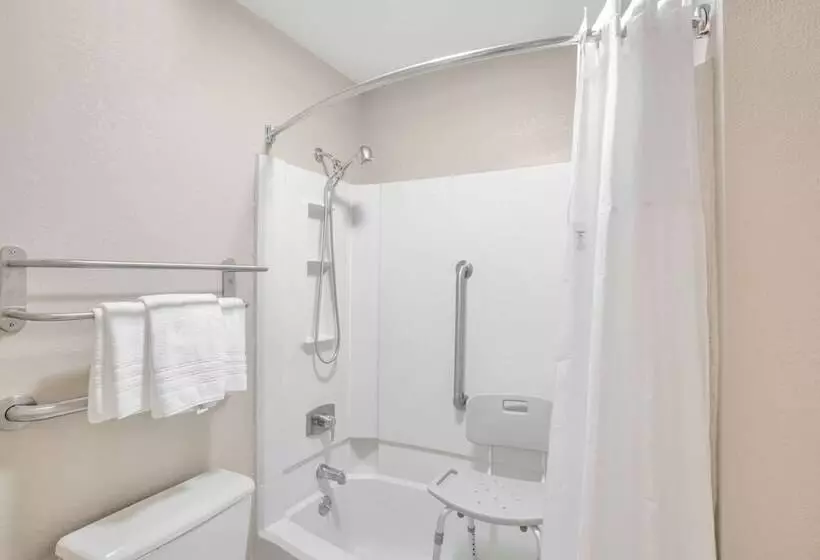 מוטל Super 8 By Wyndham Brinkley