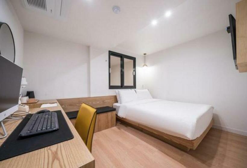 בית מלון כפרי 701